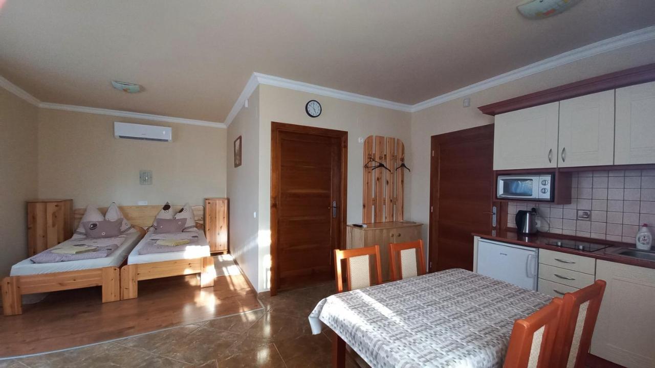 Nefelejcs Fagyizó és Apartmanház Kistolmacs Exterior foto