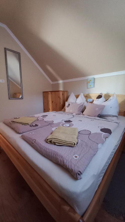 Nefelejcs Fagyizó és Apartmanház Kistolmacs Exterior foto