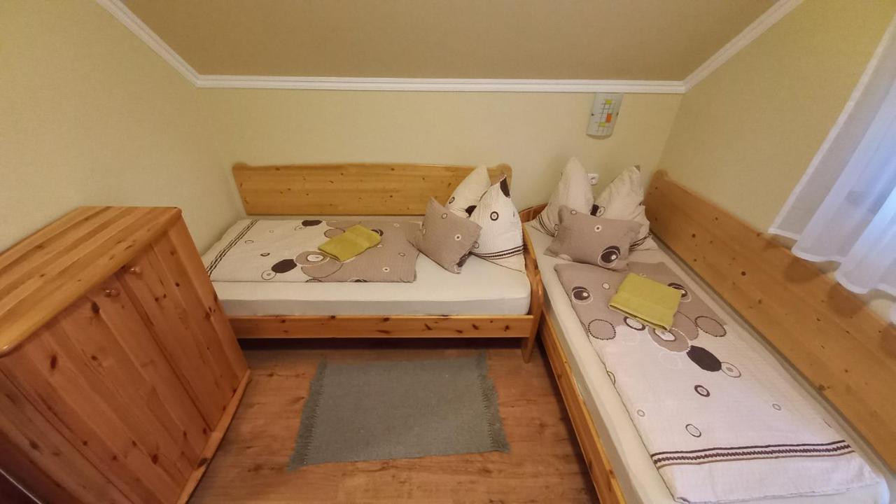 Nefelejcs Fagyizó és Apartmanház Kistolmacs Exterior foto
